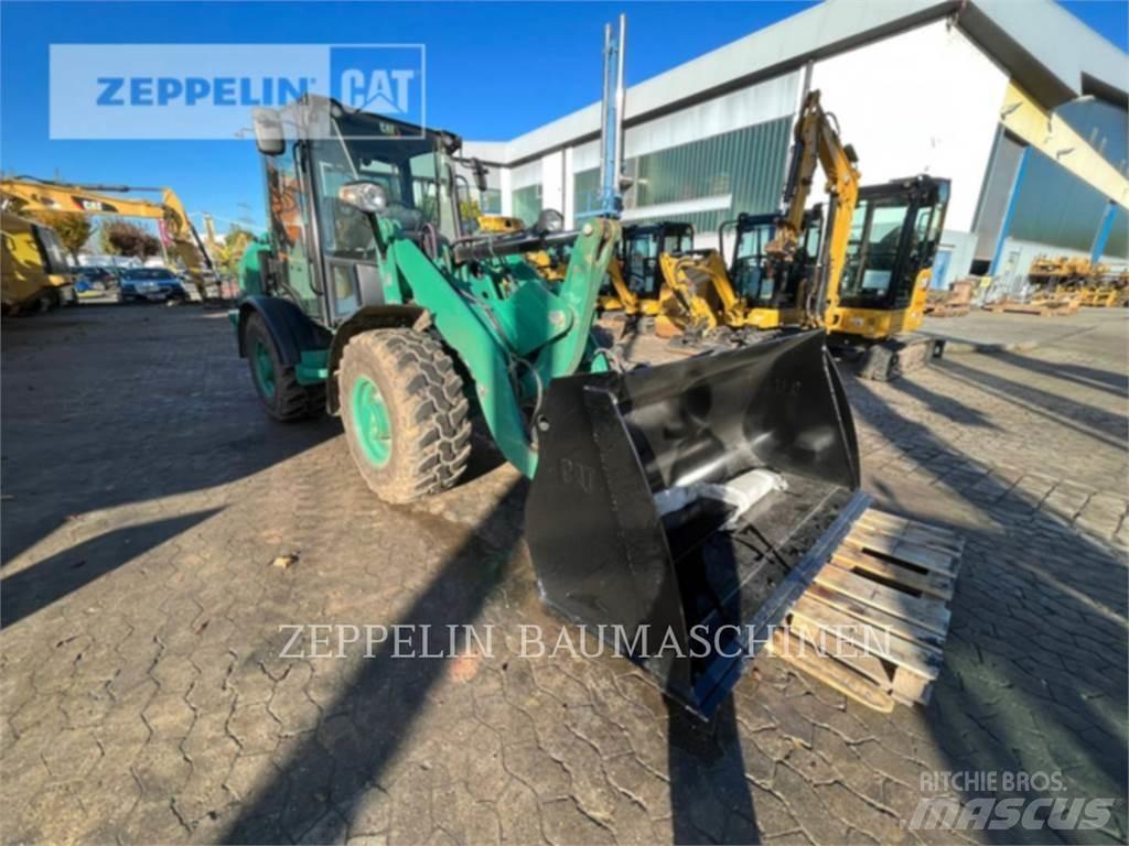 CAT 906M Фронтальні навантажувачі