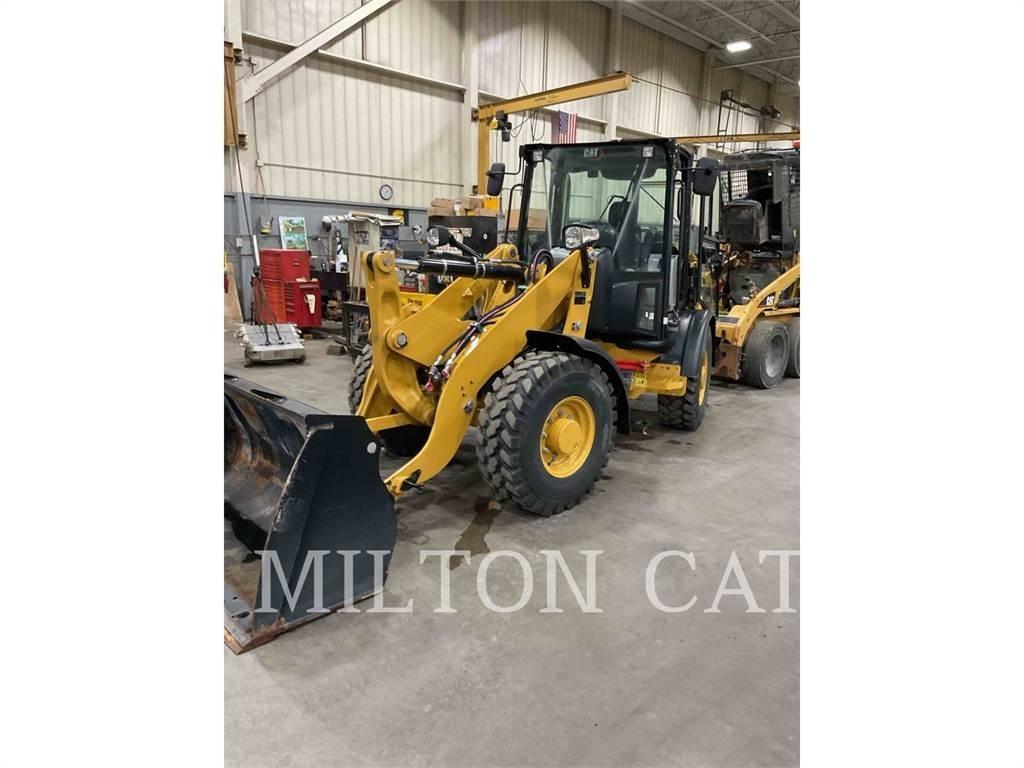 CAT 906M Фронтальні навантажувачі