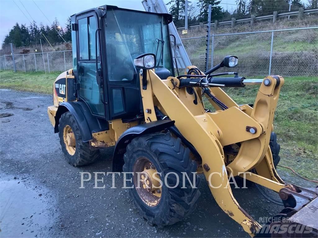 CAT 906M Фронтальні навантажувачі