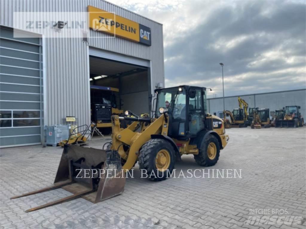 CAT 906M Фронтальні навантажувачі
