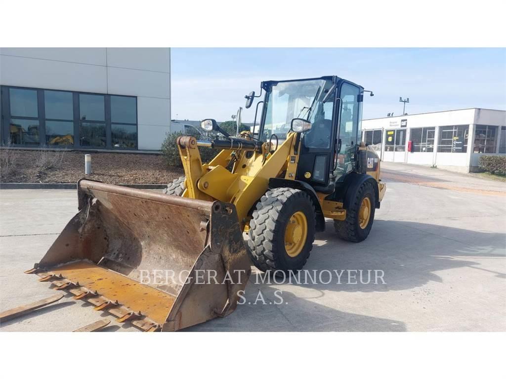 CAT 906M Фронтальні навантажувачі