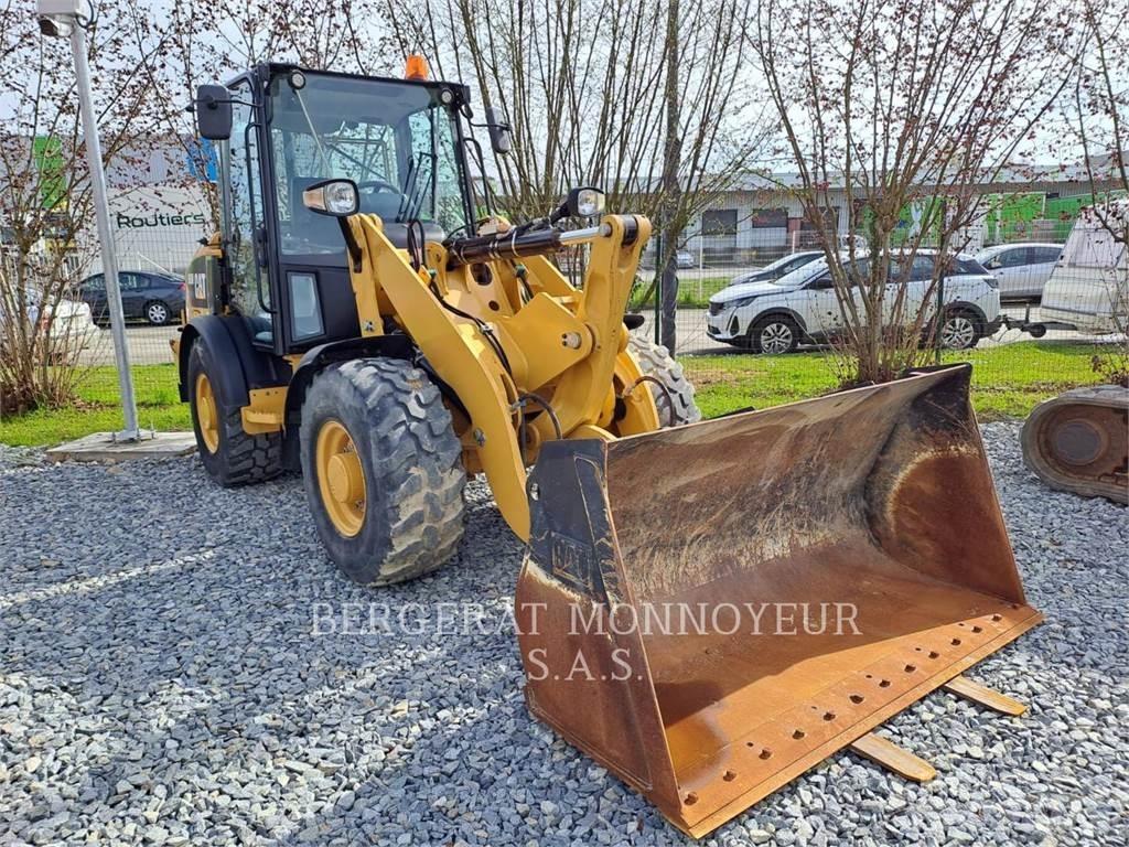 CAT 906M Фронтальні навантажувачі
