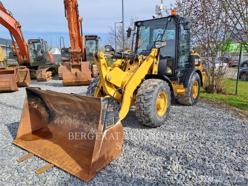 CAT 906M Фронтальні навантажувачі