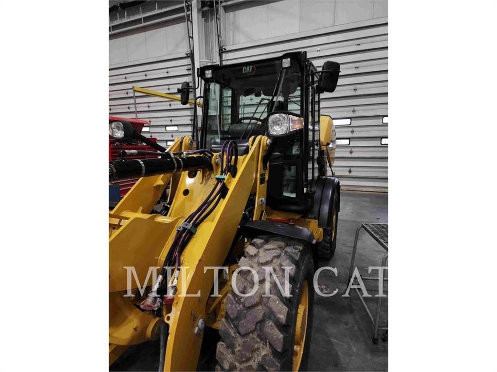 CAT 906M Фронтальні навантажувачі