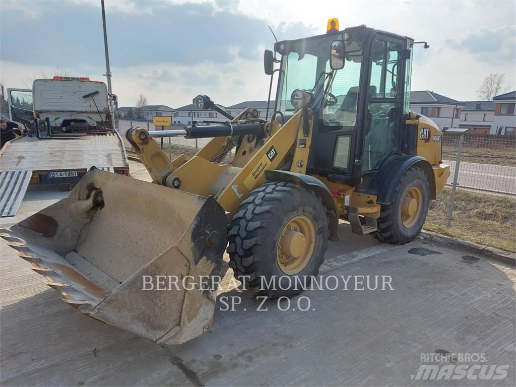 CAT 906M Фронтальні навантажувачі
