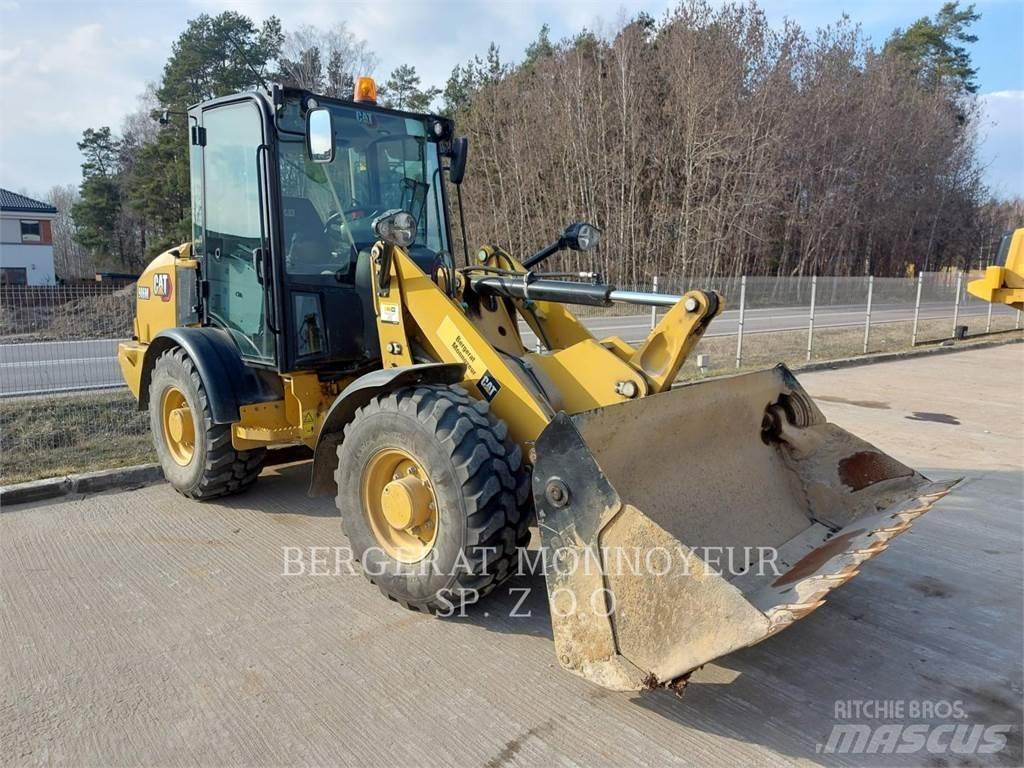 CAT 906M Фронтальні навантажувачі