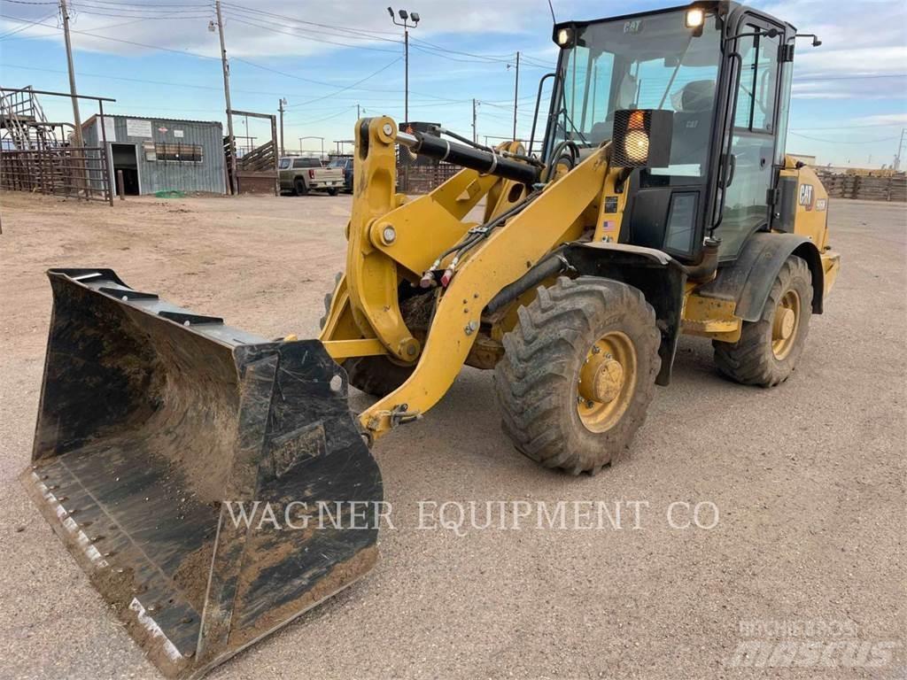CAT 906M Фронтальні навантажувачі