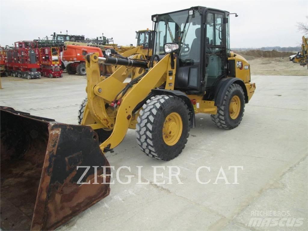 CAT 906M Фронтальні навантажувачі
