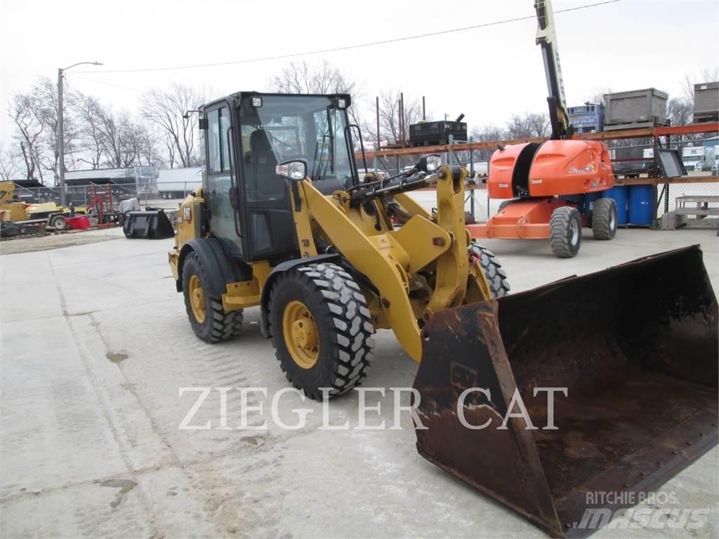 CAT 906M Фронтальні навантажувачі