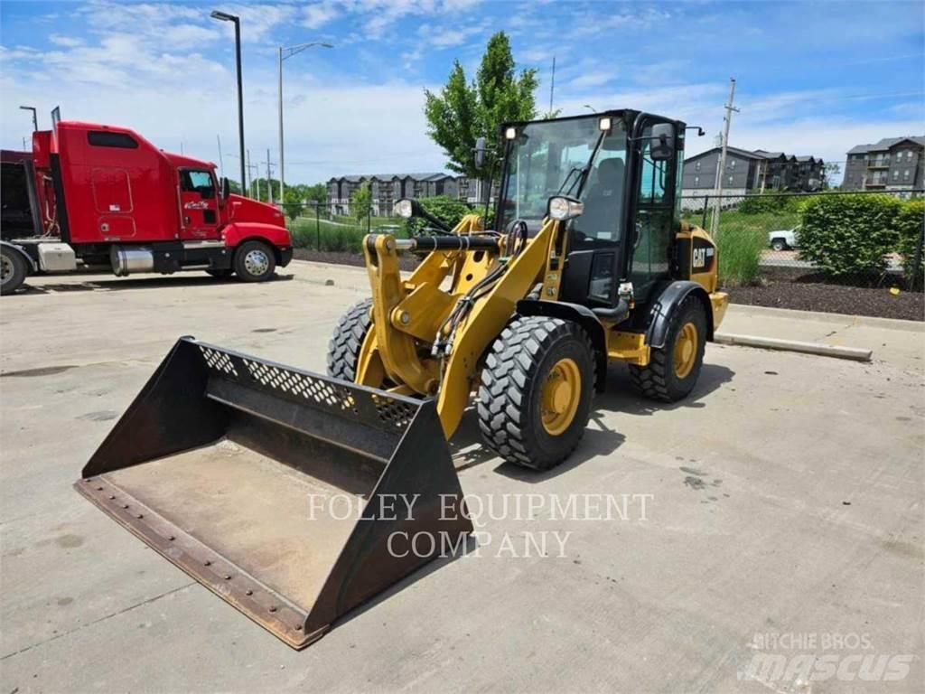 CAT 906M Фронтальні навантажувачі