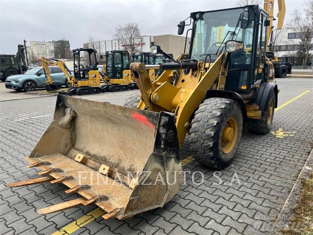 CAT 906M Фронтальні навантажувачі