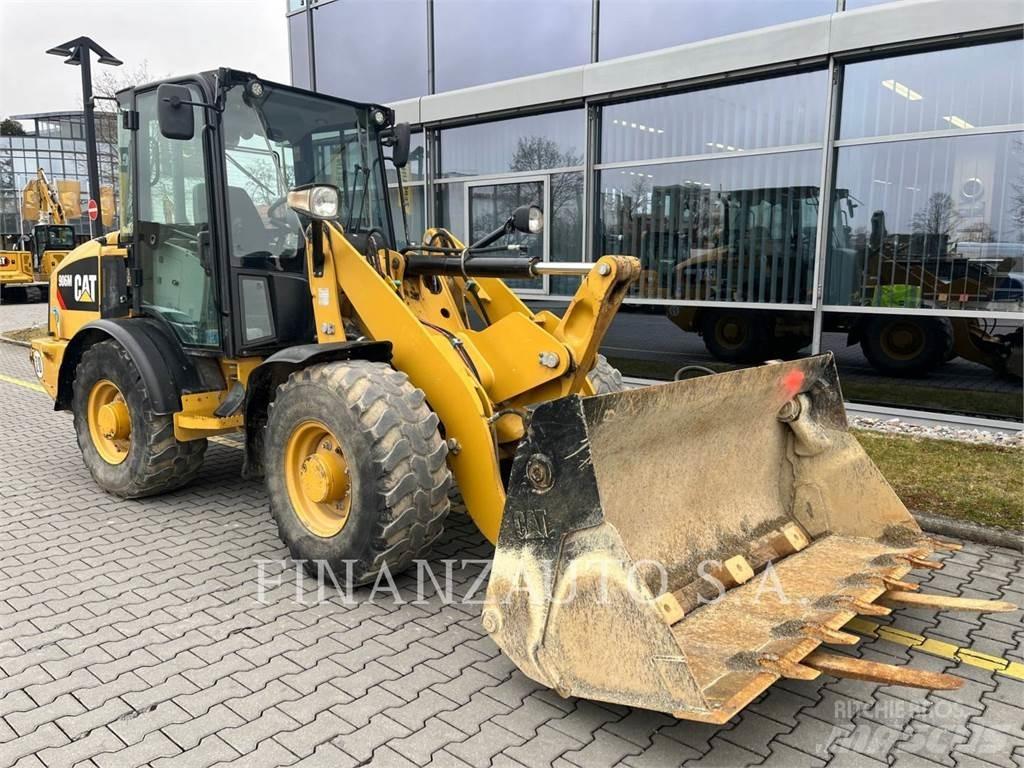 CAT 906M Фронтальні навантажувачі