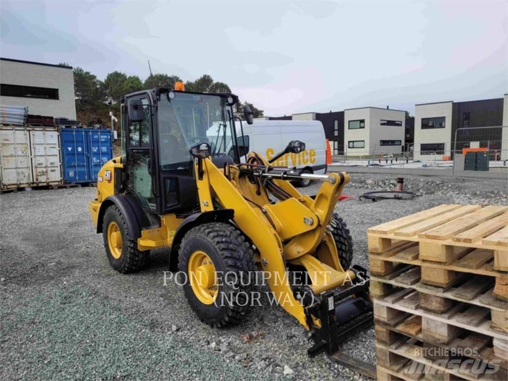 CAT 906M Фронтальні навантажувачі