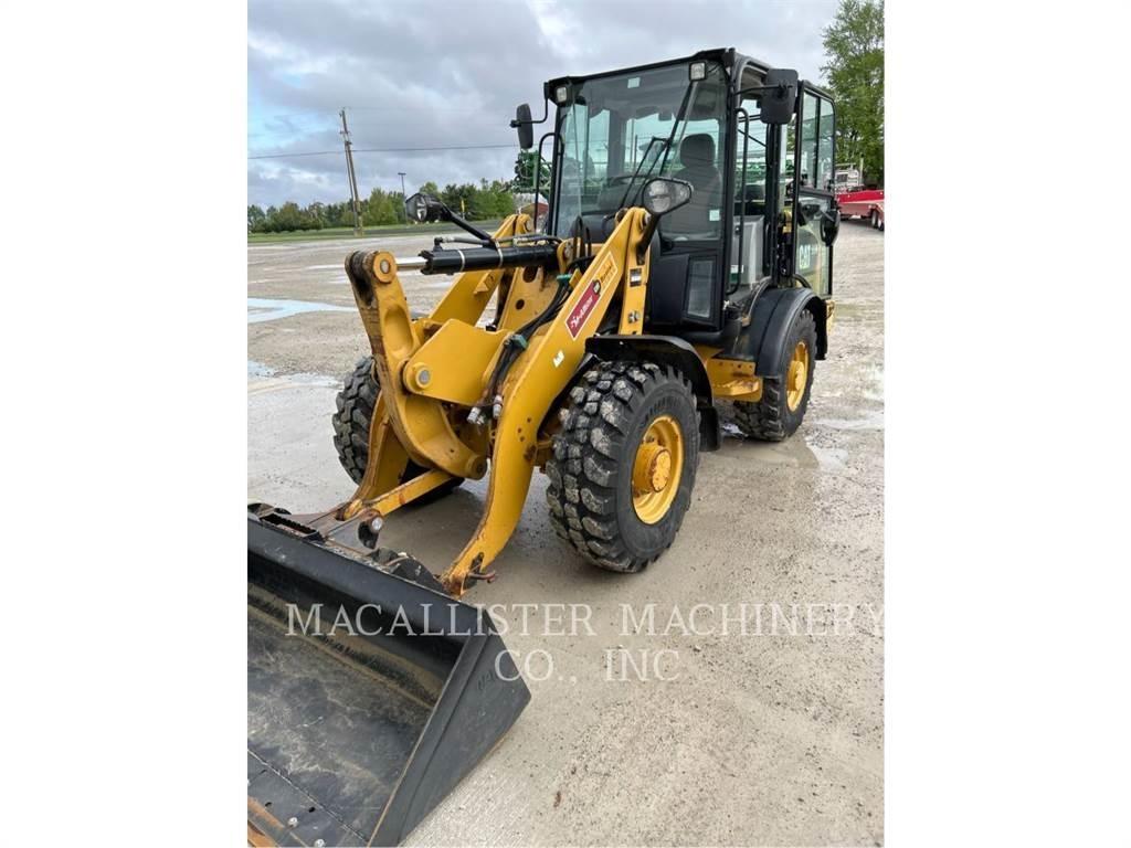 CAT 906M Фронтальні навантажувачі