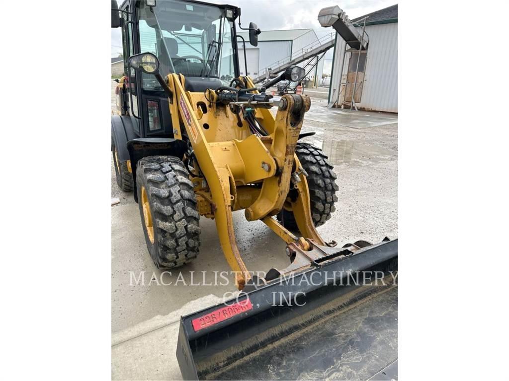 CAT 906M Фронтальні навантажувачі