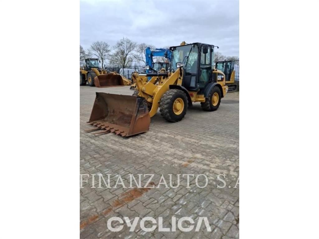 CAT 906M Фронтальні навантажувачі