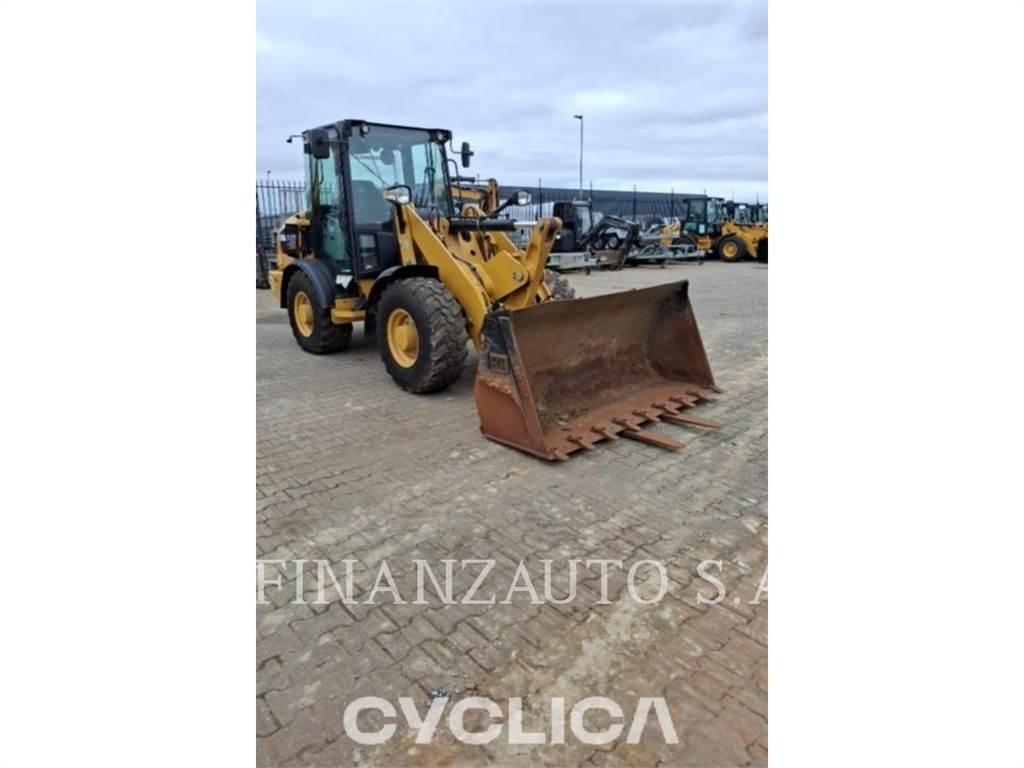 CAT 906M Фронтальні навантажувачі