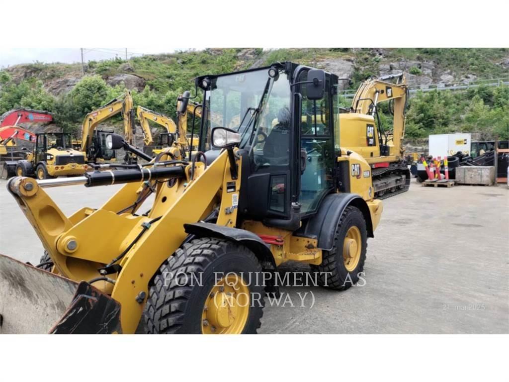 CAT 906M Фронтальні навантажувачі