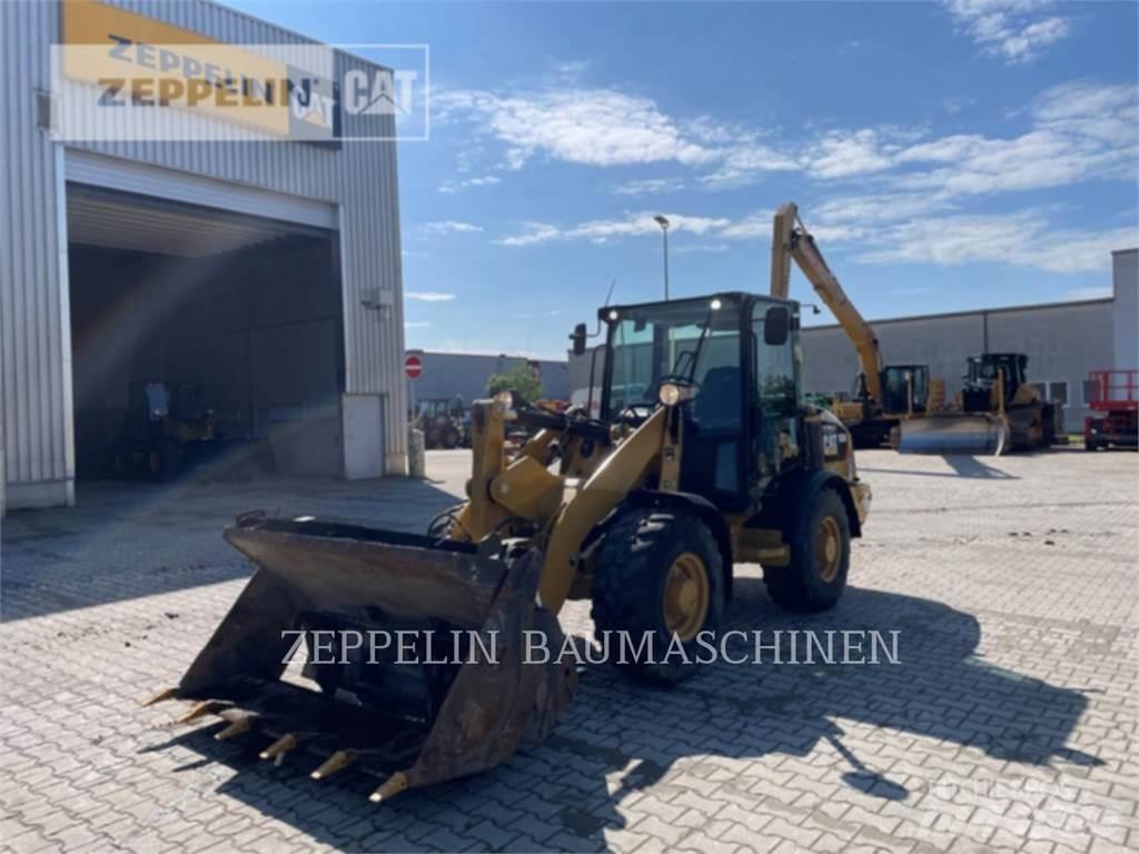 CAT 906M Фронтальні навантажувачі