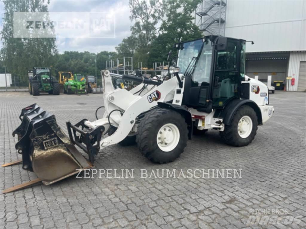 CAT 906M Фронтальні навантажувачі