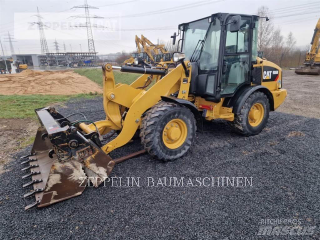 CAT 906M Фронтальні навантажувачі