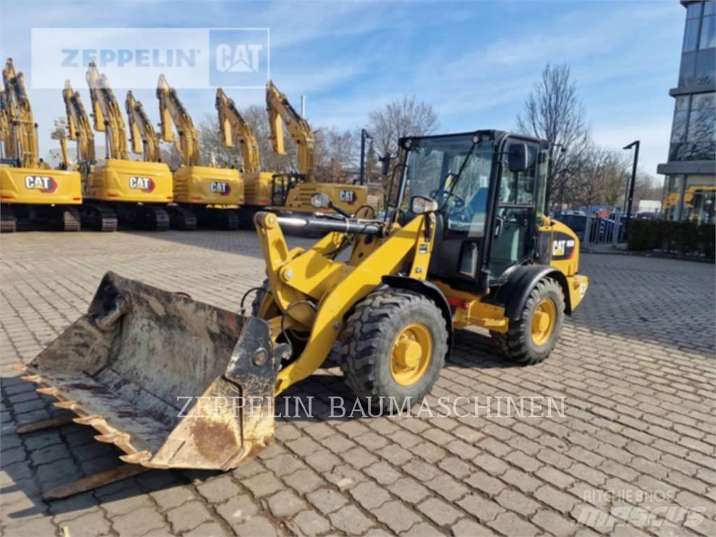 CAT 906M Фронтальні навантажувачі