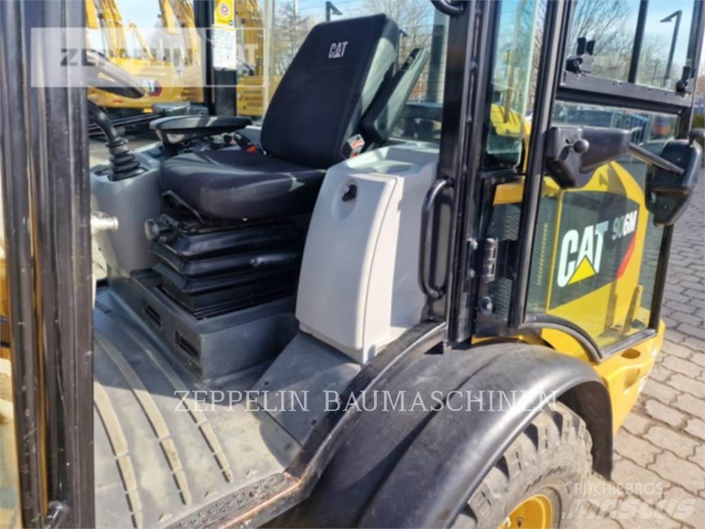 CAT 906M Фронтальні навантажувачі