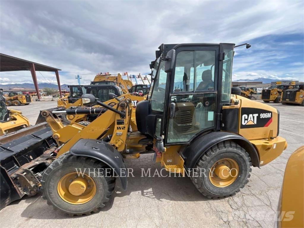 CAT 906M Фронтальні навантажувачі