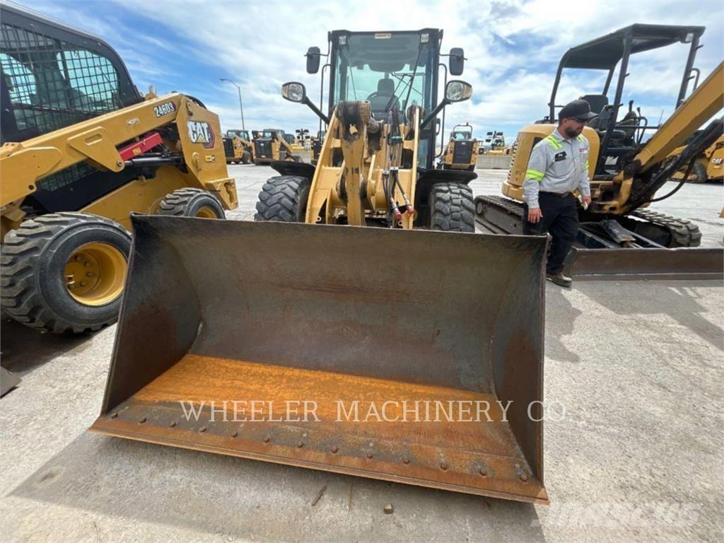 CAT 906M Фронтальні навантажувачі