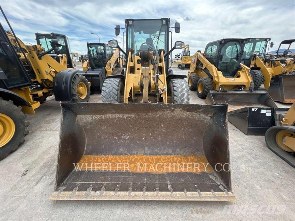 CAT 906M Фронтальні навантажувачі