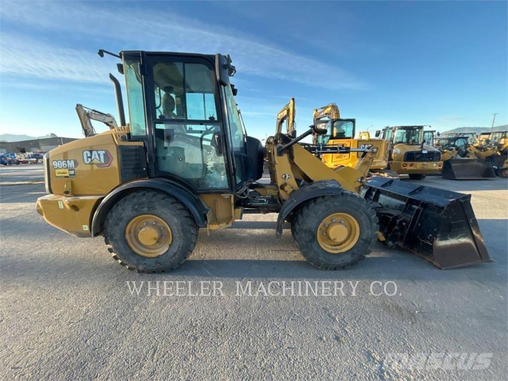 CAT 906M Фронтальні навантажувачі
