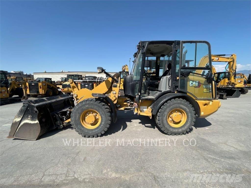 CAT 906M Фронтальні навантажувачі