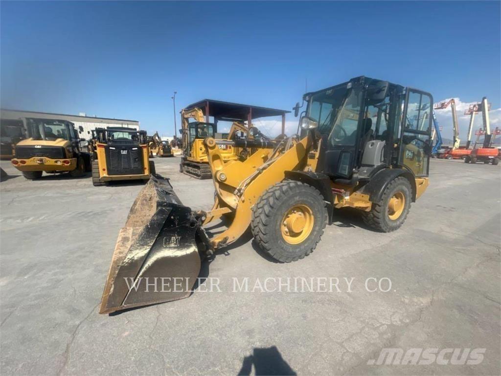 CAT 906M Фронтальні навантажувачі