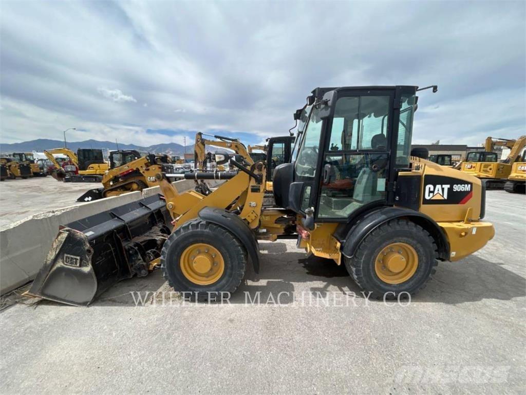 CAT 906M Фронтальні навантажувачі