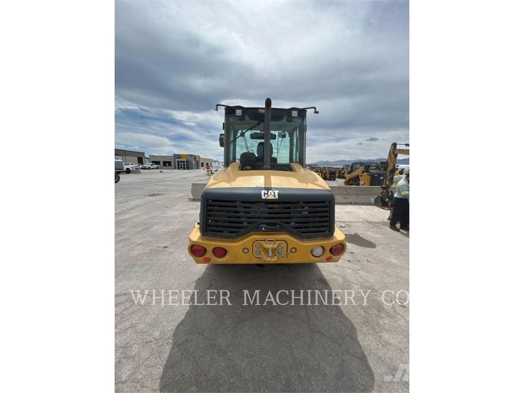 CAT 906M Фронтальні навантажувачі