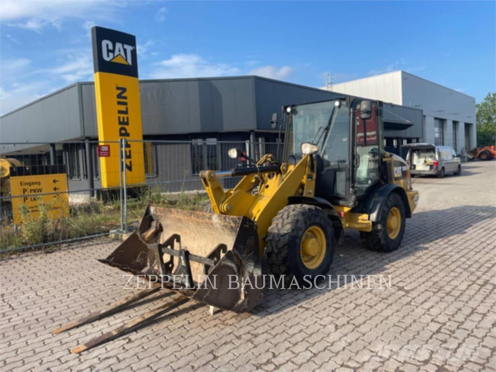 CAT 906M Фронтальні навантажувачі