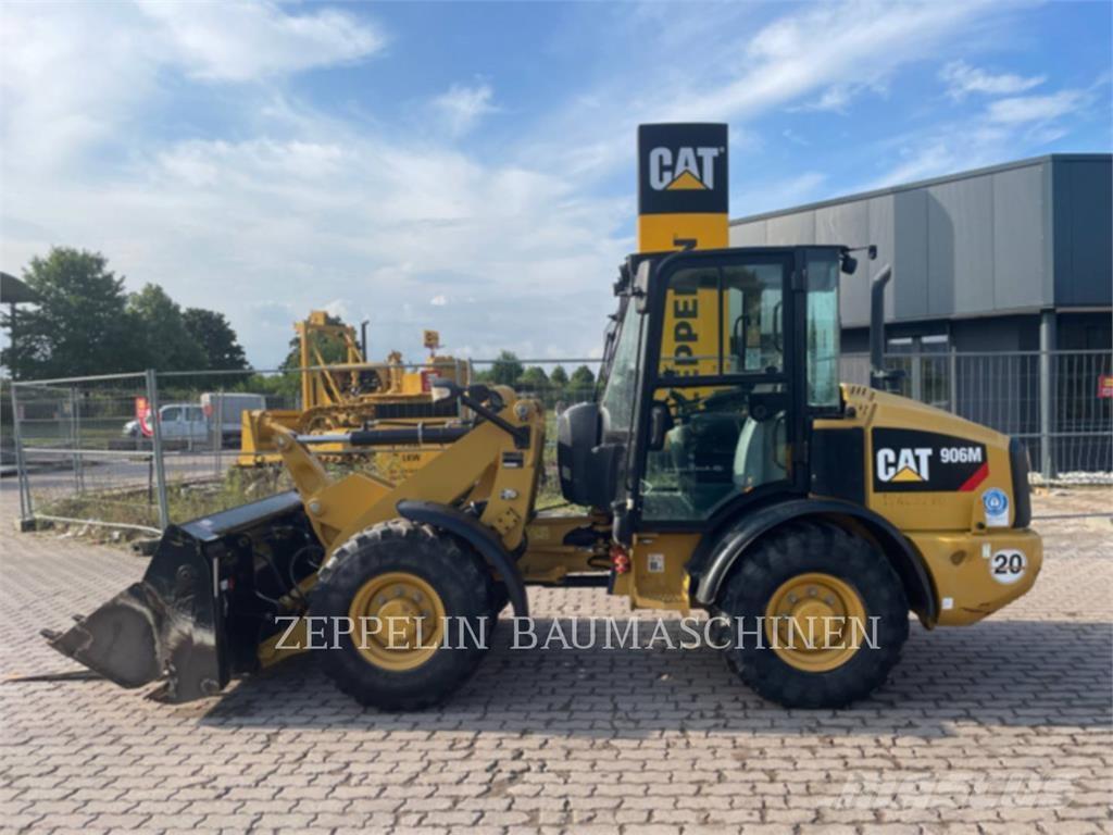 CAT 906M Фронтальні навантажувачі