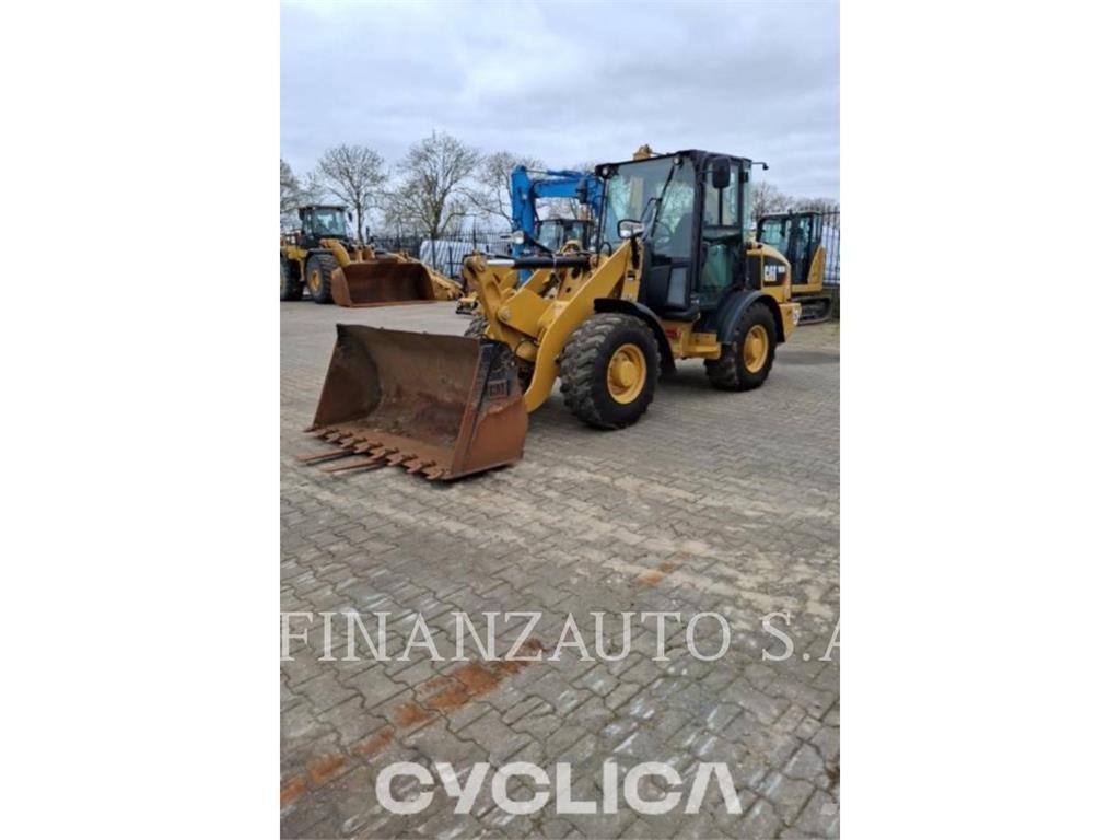 CAT 906M Фронтальні навантажувачі