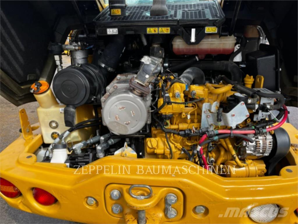 CAT 906M Фронтальні навантажувачі