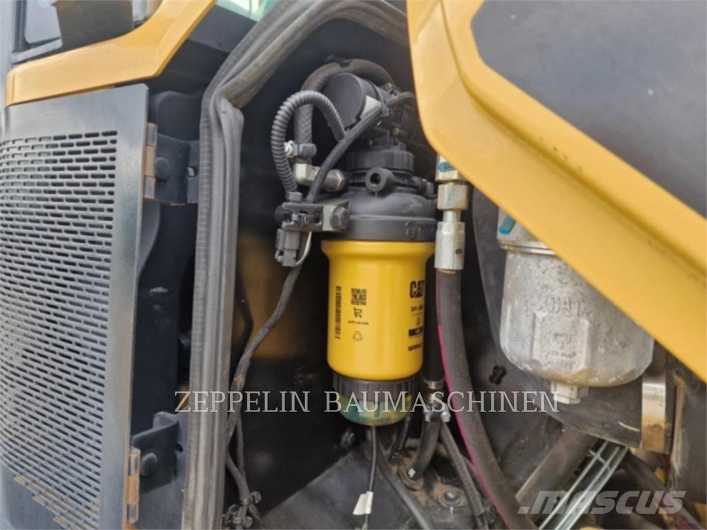 CAT 906M Фронтальні навантажувачі