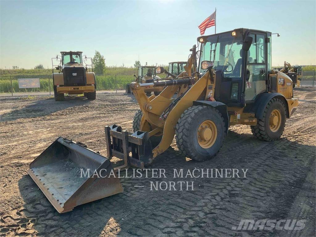 CAT 906M Фронтальні навантажувачі