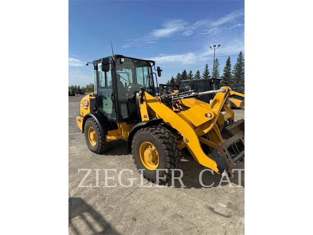 CAT 906M Фронтальні навантажувачі
