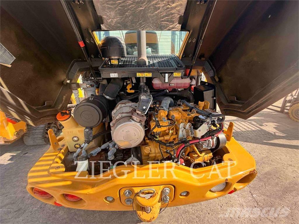 CAT 906M Фронтальні навантажувачі