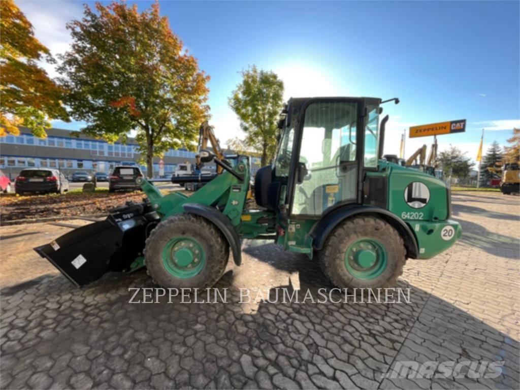 CAT 906M Фронтальні навантажувачі