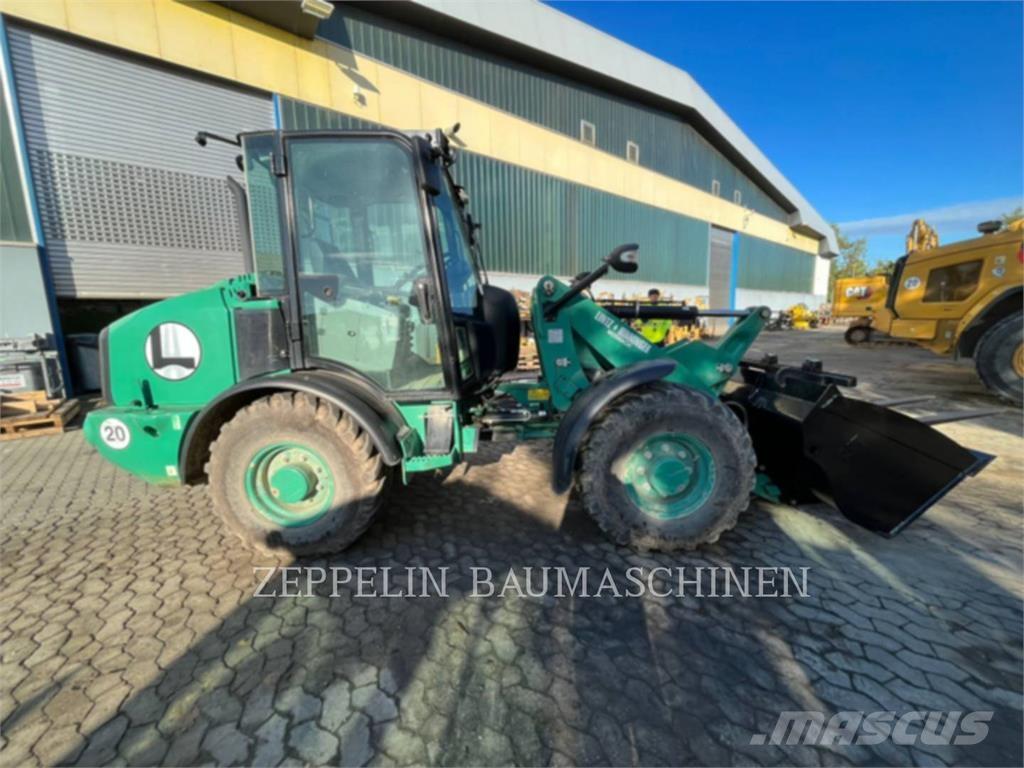 CAT 906M Фронтальні навантажувачі