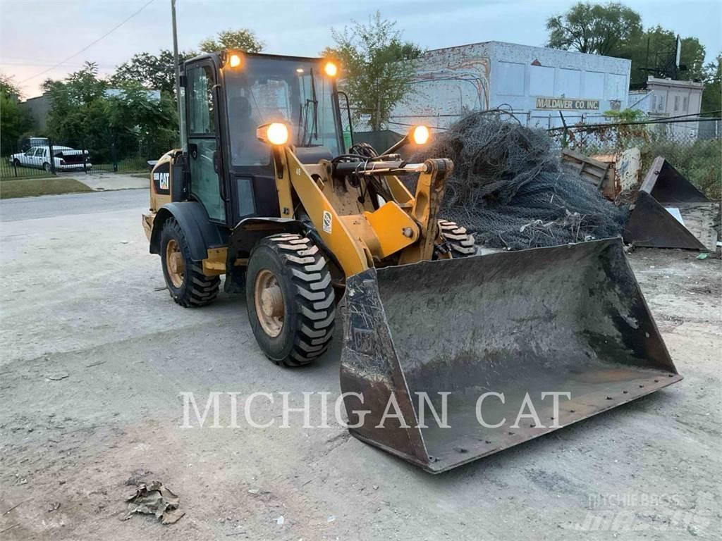 CAT 906M AR Фронтальні навантажувачі