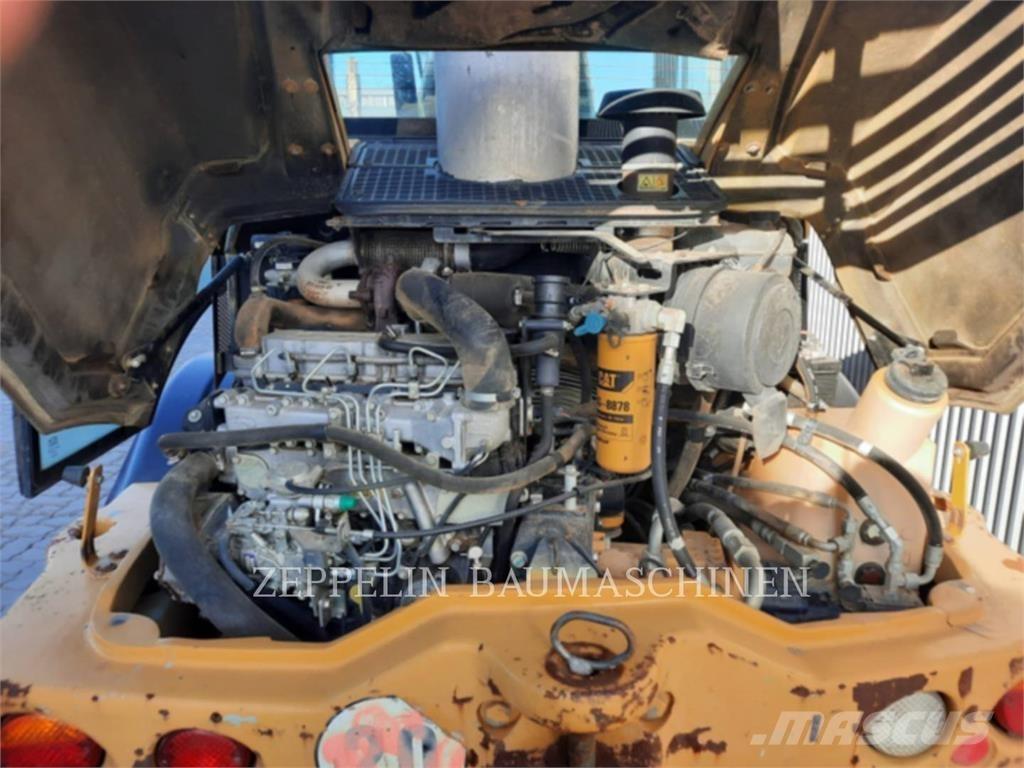 CAT 907H Фронтальні навантажувачі
