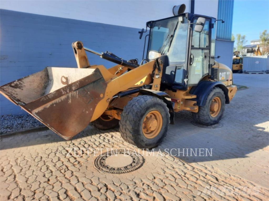 CAT 907H Фронтальні навантажувачі