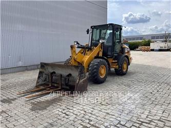 CAT 907M Фронтальні навантажувачі