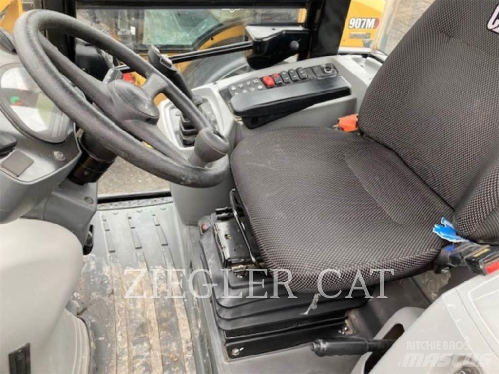 CAT 907M Фронтальні навантажувачі